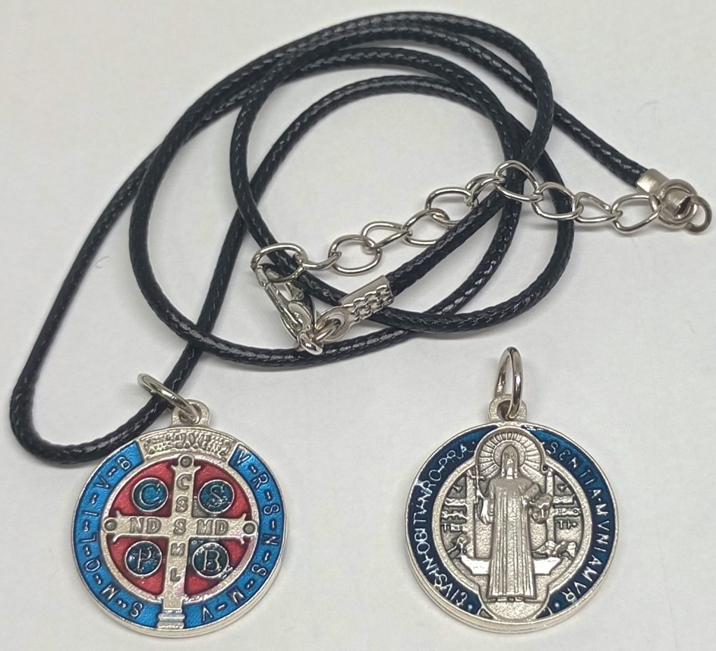 Medalla San Benito esmaltada (2 cms.)