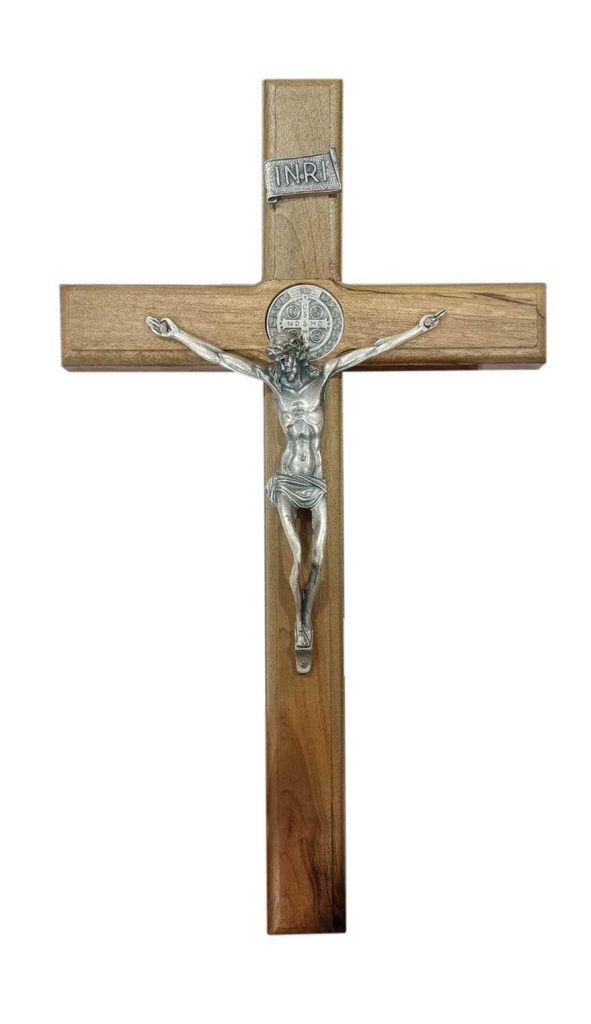 Crucifijo de San Benito con Cristo